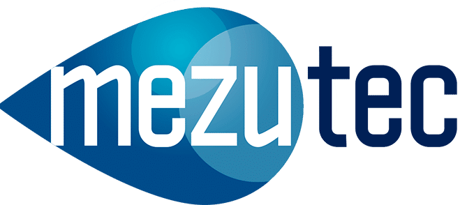 Logo mit dem Wort „mezutec“ in Kleinbuchstaben. Die Buchstaben „mezu“ sind weiß auf einer blauen Tropfenform, die Trinkwasserdesinfektion symbolisiert, und „tec“ ist dunkelblau. Die Träne weist hell- und dunkelblaue Farbverlaufskreise auf.